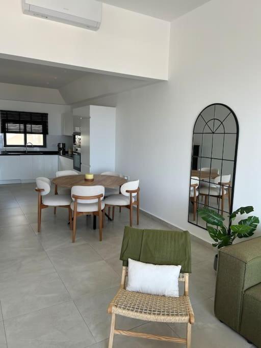קיירניה Penthouse Med Privat Saltvannsbasseng Pa Esentepe Beach מראה חיצוני תמונה