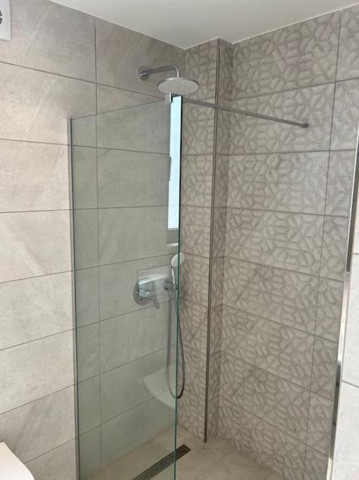 קיירניה Penthouse Med Privat Saltvannsbasseng Pa Esentepe Beach מראה חיצוני תמונה