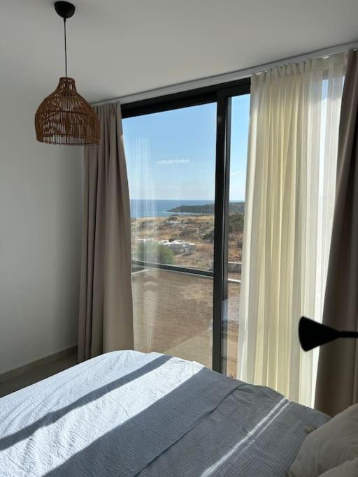 קיירניה Penthouse Med Privat Saltvannsbasseng Pa Esentepe Beach מראה חיצוני תמונה