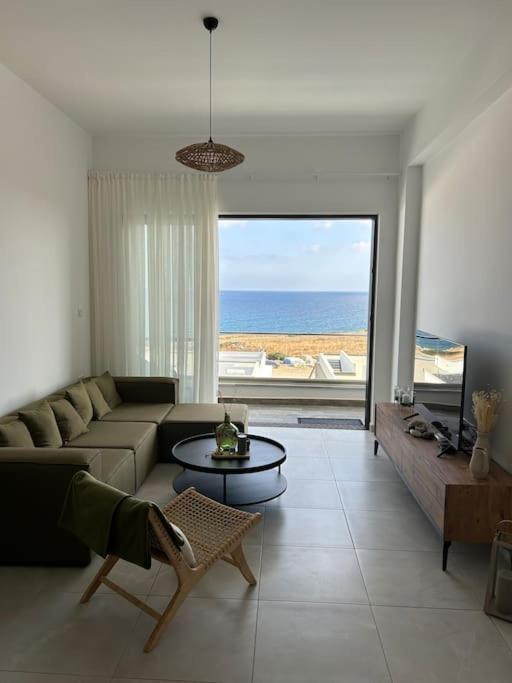 קיירניה Penthouse Med Privat Saltvannsbasseng Pa Esentepe Beach מראה חיצוני תמונה