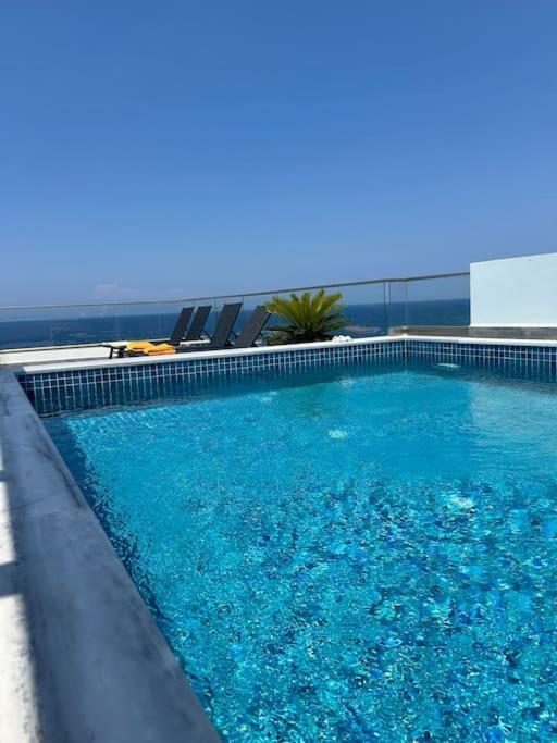 קיירניה Penthouse Med Privat Saltvannsbasseng Pa Esentepe Beach מראה חיצוני תמונה