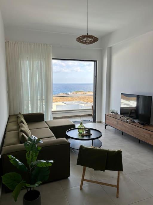 קיירניה Penthouse Med Privat Saltvannsbasseng Pa Esentepe Beach מראה חיצוני תמונה
