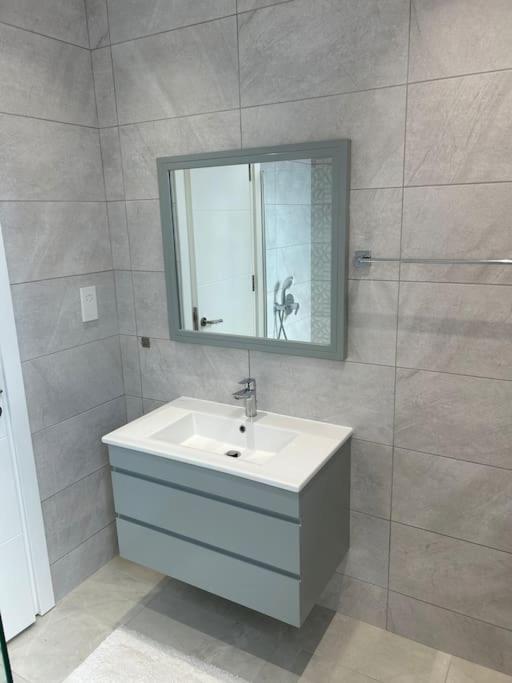 קיירניה Penthouse Med Privat Saltvannsbasseng Pa Esentepe Beach מראה חיצוני תמונה