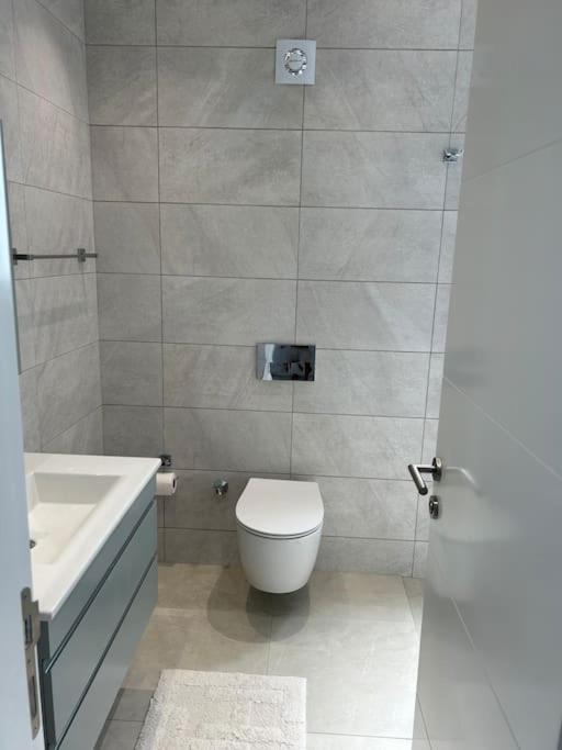 קיירניה Penthouse Med Privat Saltvannsbasseng Pa Esentepe Beach מראה חיצוני תמונה