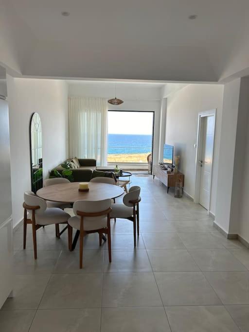 קיירניה Penthouse Med Privat Saltvannsbasseng Pa Esentepe Beach מראה חיצוני תמונה