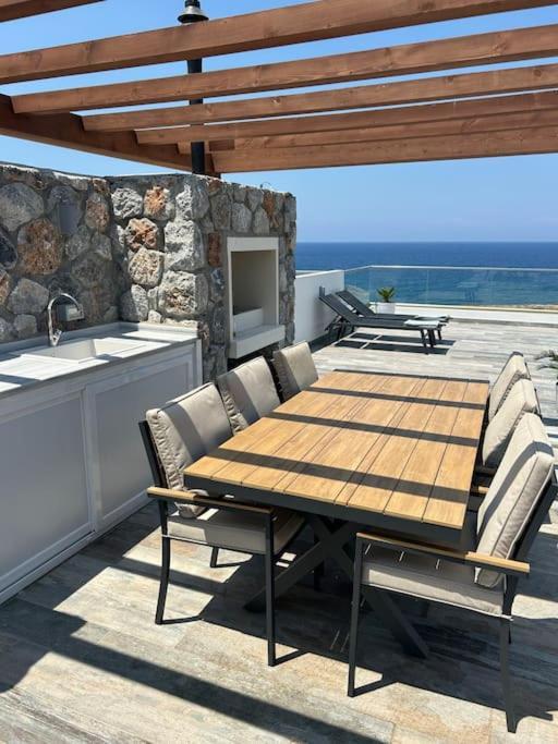 קיירניה Penthouse Med Privat Saltvannsbasseng Pa Esentepe Beach מראה חיצוני תמונה