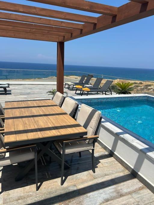 קיירניה Penthouse Med Privat Saltvannsbasseng Pa Esentepe Beach מראה חיצוני תמונה