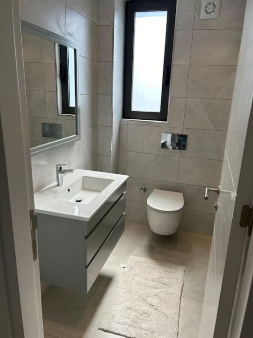 קיירניה Penthouse Med Privat Saltvannsbasseng Pa Esentepe Beach מראה חיצוני תמונה