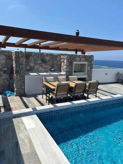 קיירניה Penthouse Med Privat Saltvannsbasseng Pa Esentepe Beach מראה חיצוני תמונה