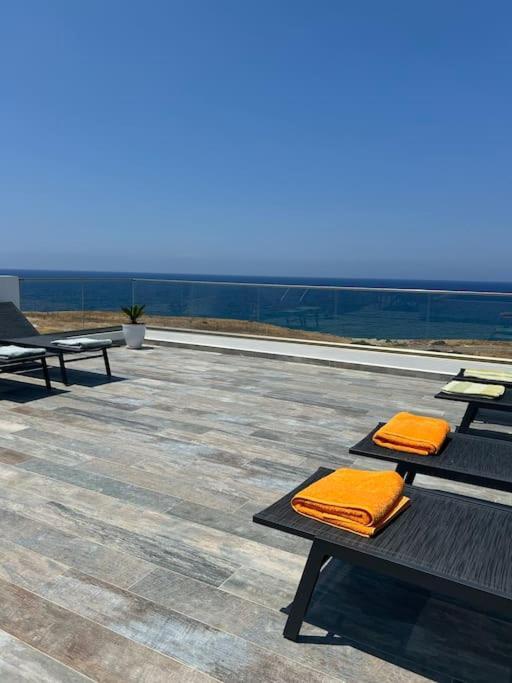קיירניה Penthouse Med Privat Saltvannsbasseng Pa Esentepe Beach מראה חיצוני תמונה