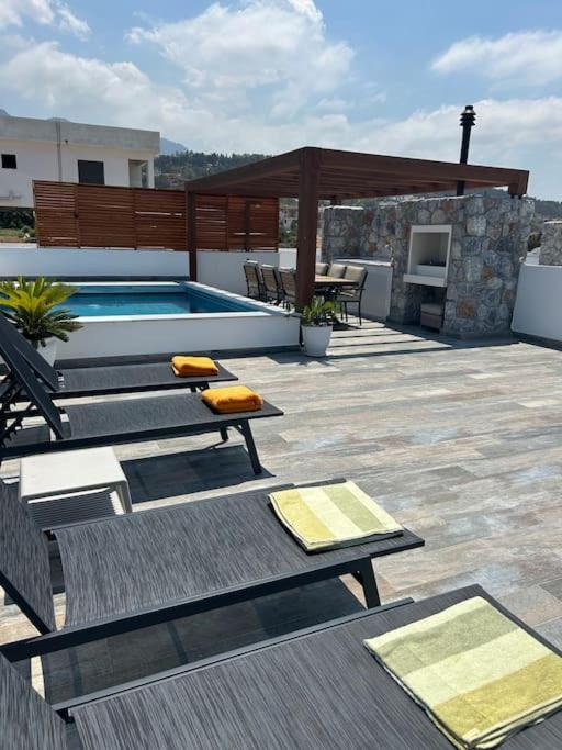 קיירניה Penthouse Med Privat Saltvannsbasseng Pa Esentepe Beach מראה חיצוני תמונה