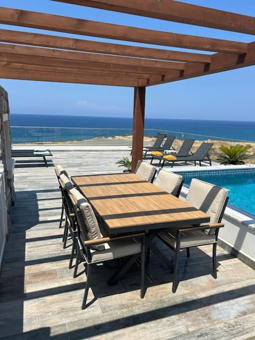 קיירניה Penthouse Med Privat Saltvannsbasseng Pa Esentepe Beach מראה חיצוני תמונה
