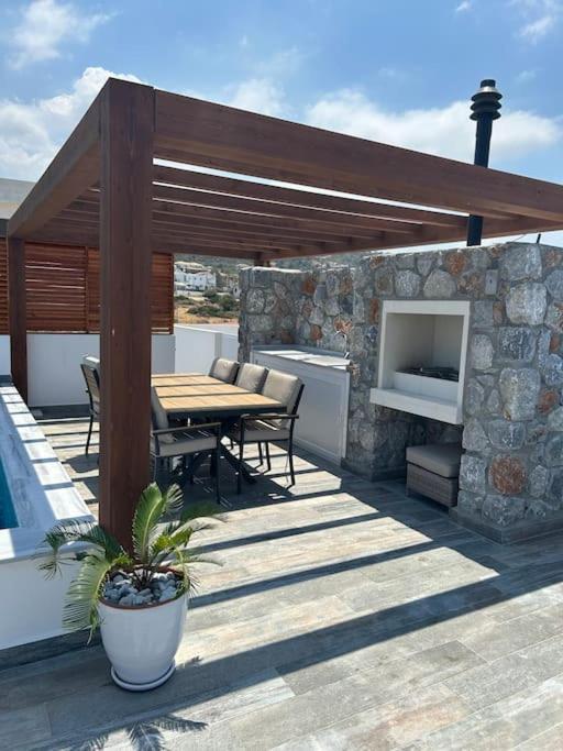 קיירניה Penthouse Med Privat Saltvannsbasseng Pa Esentepe Beach מראה חיצוני תמונה